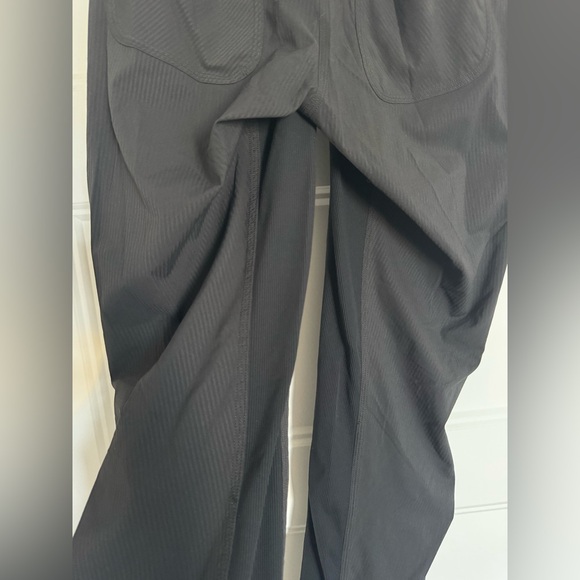 lululemon athletica - Street To Studio Pant II Black - Water-repellent - Size 2 - Picture 11 of 14